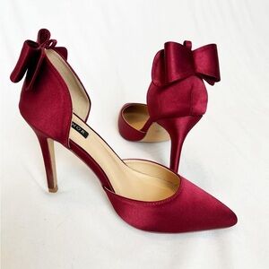 Bow heels